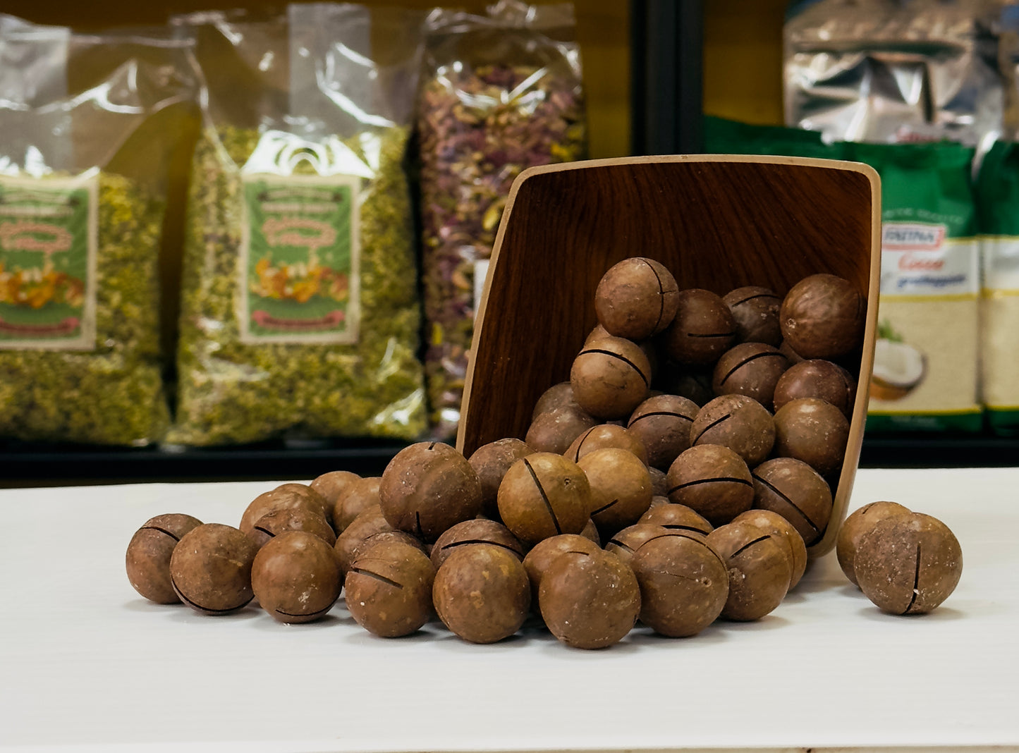 Noci Macadamia al Naturale in Guscio 5Kg - Frutta Secca - Schiaccia & Mangia - fruttasana.com