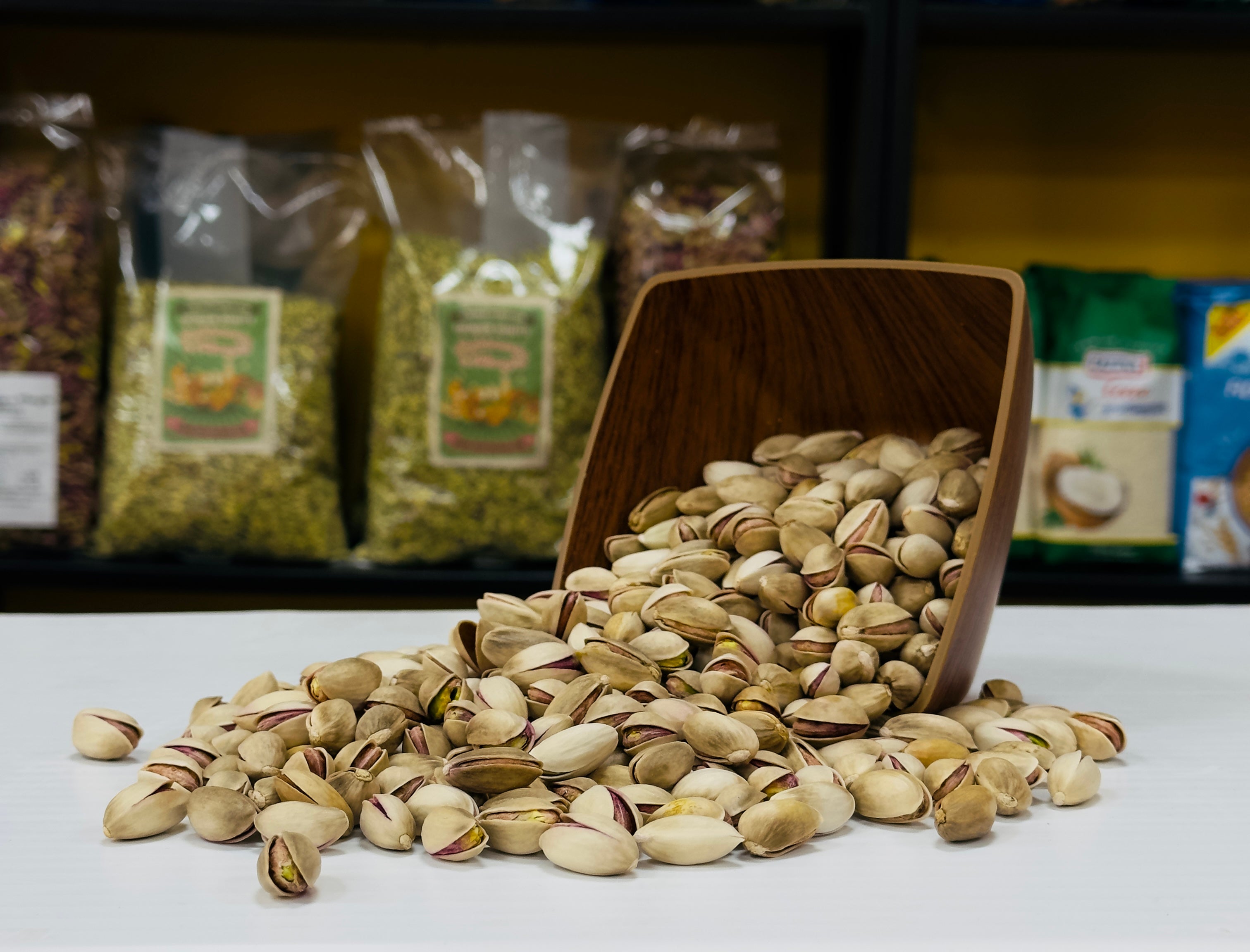 Fresco o secco, il pistacchio è uno degli ingredienti più preziosi della cucina siciliana ed è anche il simbolo della città di Bronte, in provincia di Catani